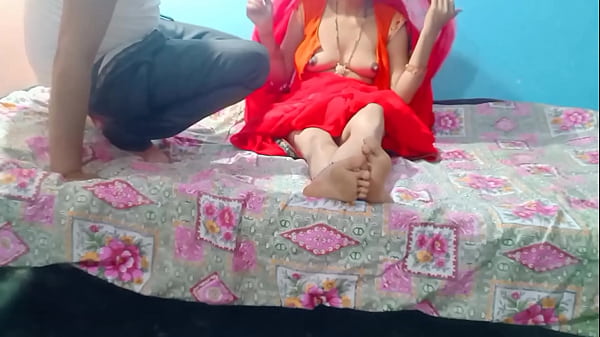 Bhayi, Ghar Mein Koi Nahi Tha Toh Bhabhi Ne Devar Ke Saath Masti Mein Petticoat Utha Diya.