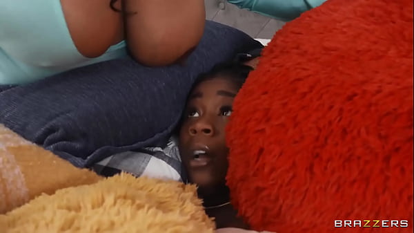 Ngemut Bantal Sambil Nungguin Giliran Dua Kontol / Brazzers / Download Full Dari Https://zzfull.com/haz