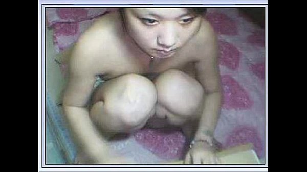 Gadis China Mungil Membuka Kedua Kakinya Di Depan Kamera, Siap Dimanjakan.