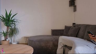 Ibu Tiri Ngeliat Anak Tiri Lagi Tegang Sambil Bersihin, Langsung Bantuin Dia Crot Di Pantat Gede Bulatnya.