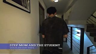 Ibu Tiri Lagi Ngajarin Muridnya Yang Panas, Bikin Pelajaran Jadi Basah.