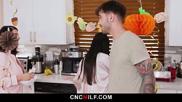 Ibu Tiri Baru Marica Langsung Diajarin Tradisi Keluarga Yang Bebas Dipake Kapan Aja.