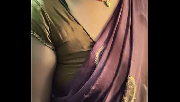 Gue Suka Banget Sama Ibu-ibu India Seksi Yang Bikin Ngilu.