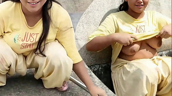 Janda Muda Mantan Istri Orang, Mesum Di Atap Rumah, Cewek Desa Lokal Colok Memek Basah, Video Sex Panas Bikin Makin Bernafsu.