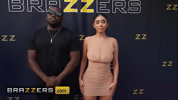 Braser – Violet Myers Buka-bukaan Lubang Pantat Ke Paparazi