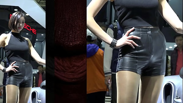 Gadis Cina Nungging Pakai Hotpants Kulit, Goyang Bikin Makin Basah.