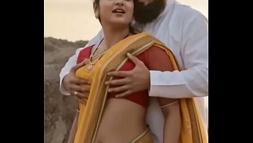 Bhabhi Desi Saree, Nyemek-nyemek Toket Sambil Mesum