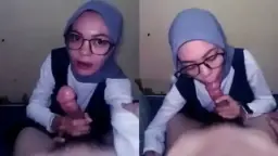 Cewek Hijab Doyan Ngenyot Kontol Sampe Basah