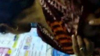 Gadis Pelayan Toko Pamer Payudara Montoknya