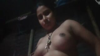 Seorang Ibu Tamil Bergairah Telanjang Bulat Di Video Seks Panas.