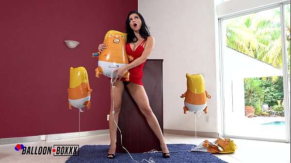 Ngentot Liar! Bokep Amatir – Janda Rusia Crystal Rush Nungging Main Balon Trump