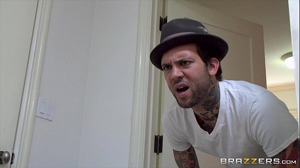 Brazzers – Alexis Fawx – Tante Montok Dengan Dua Bola Besar Yang Bikin Nagih