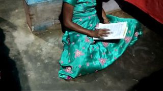 Desi Bhabhi Baca Buku, Guru Ngentot Dia