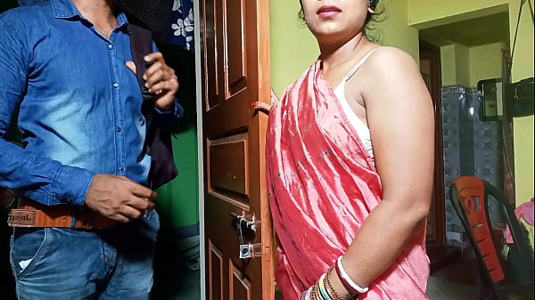 भाभीजी को ब्रा वाले ने फंसाकर जोरदार चोदाई की, साफ हिंदी आवाज में इंडियन पोर्न