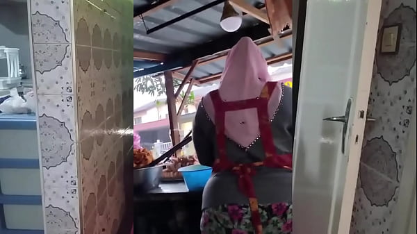 Ibu-ibu Muslim Indonesia Montok Banget, Siap Digoyang