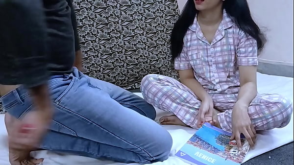 Mosi Ki Beti Ko Nangaa Kar Ke Choda, Ghar Mein Sab Dekh Rahe The.