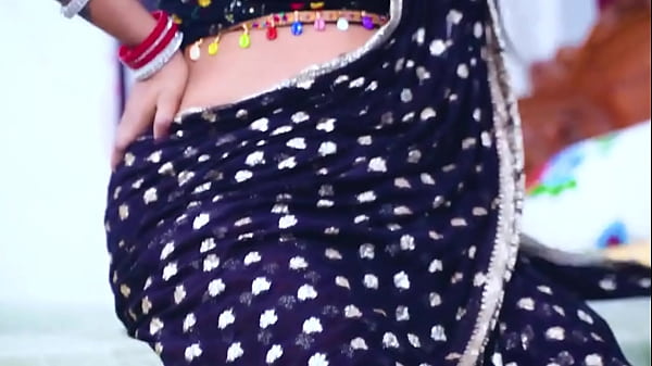 Bokep India, Bhabhi Montok Bugil Digenjot Sambil Masak Di Dapur, Desahannya Bikin Makin Erotis.
